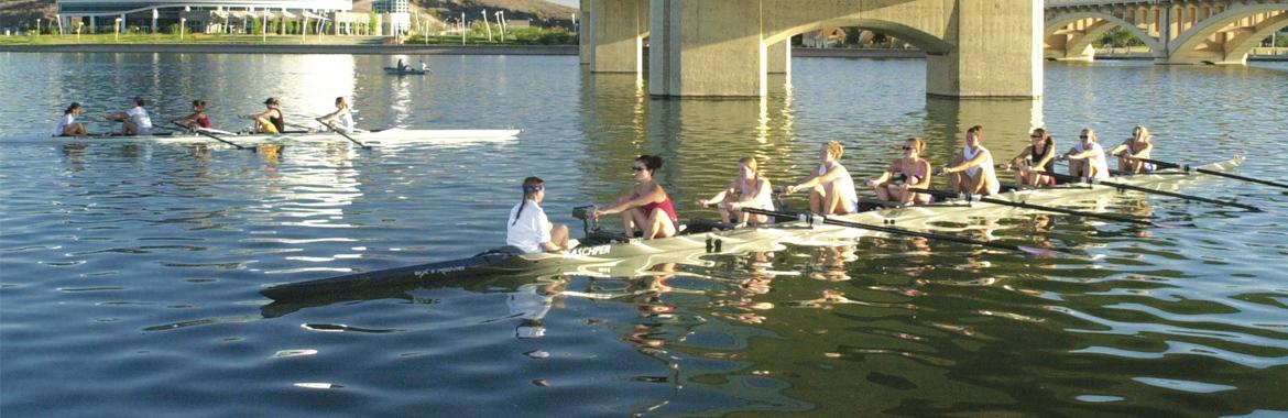 students rowing on tempe town lake